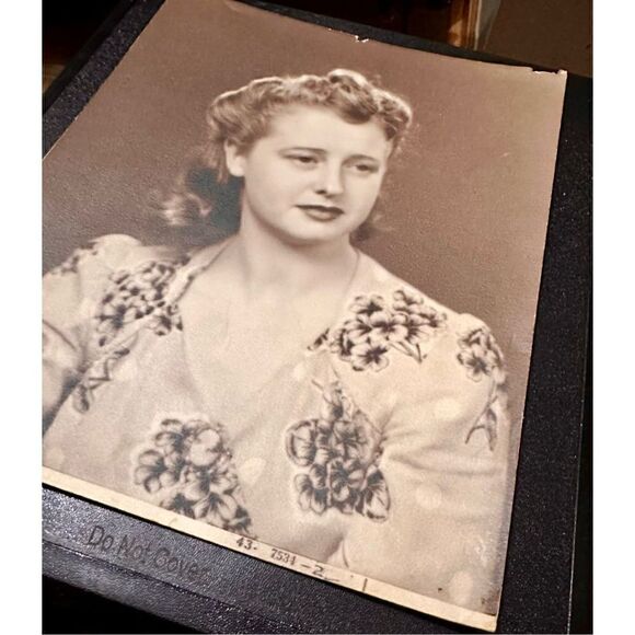 Vintage 1950s Ladies Portrait 8x10 Ephemera Photo Retro Sepia - Picture 2 of 3